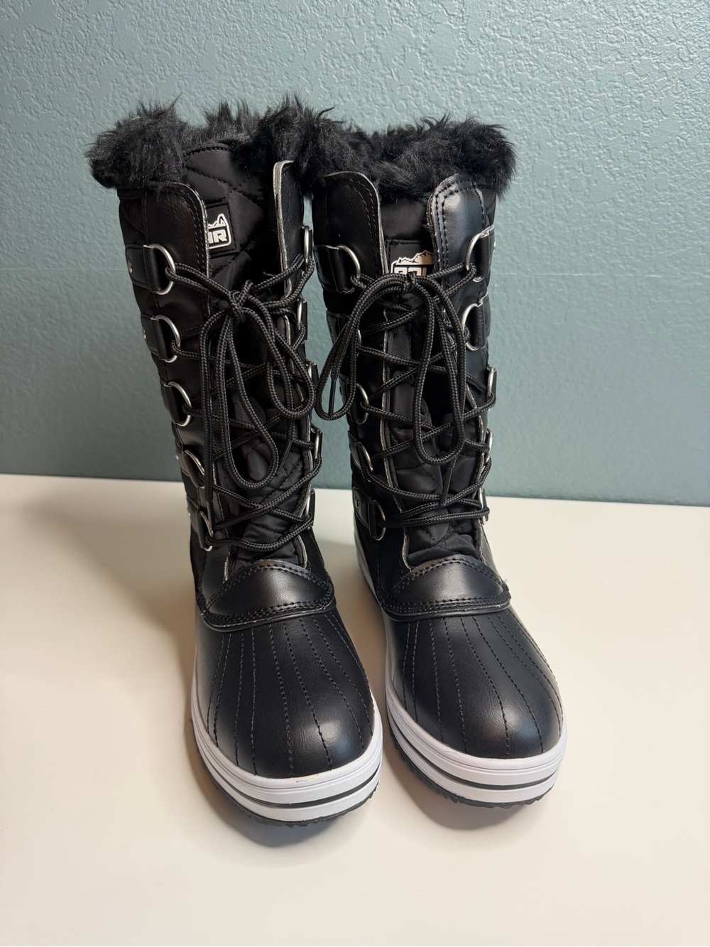 POLAR Women’s Tall Snow Boots – Fur Lined Waterproof Winter Boots
Size 8 black - Picture 2 of 9